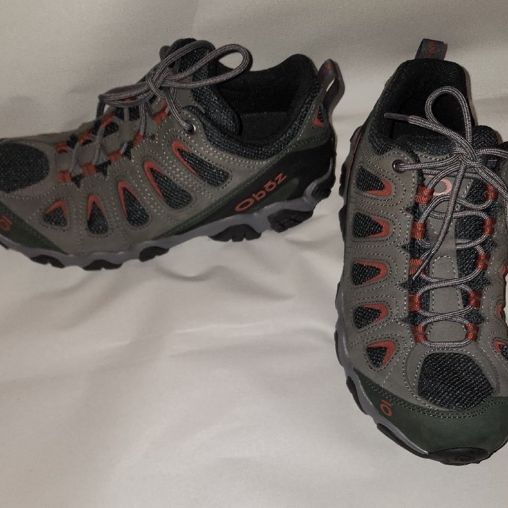 Men's Oboz Sawtooth Low Gray, Black and Red Hiking Shoe Size 10. New Without Box